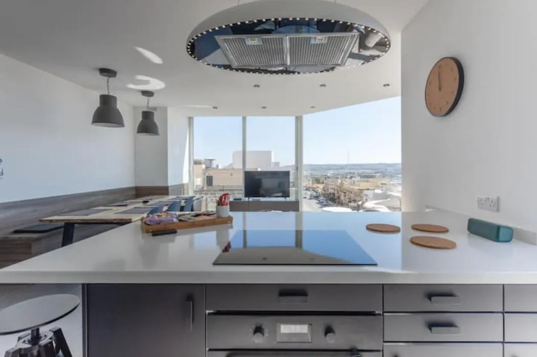 Luxury Central Hilltop Apartment With Great Views Naxxar Malta