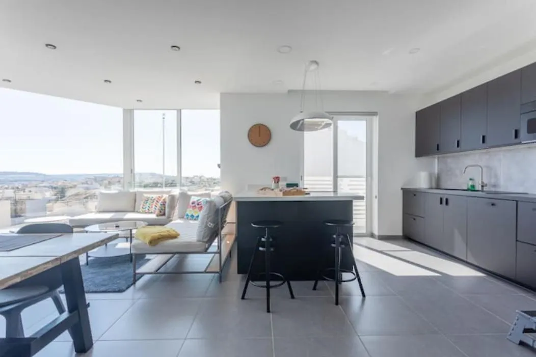 Luxury Central Hilltop Apartment With Great Views Naxxar