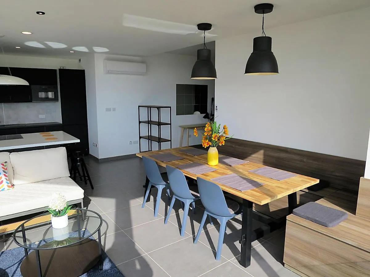 Luxury Central Hilltop Apartment With Great Views Naxxar
