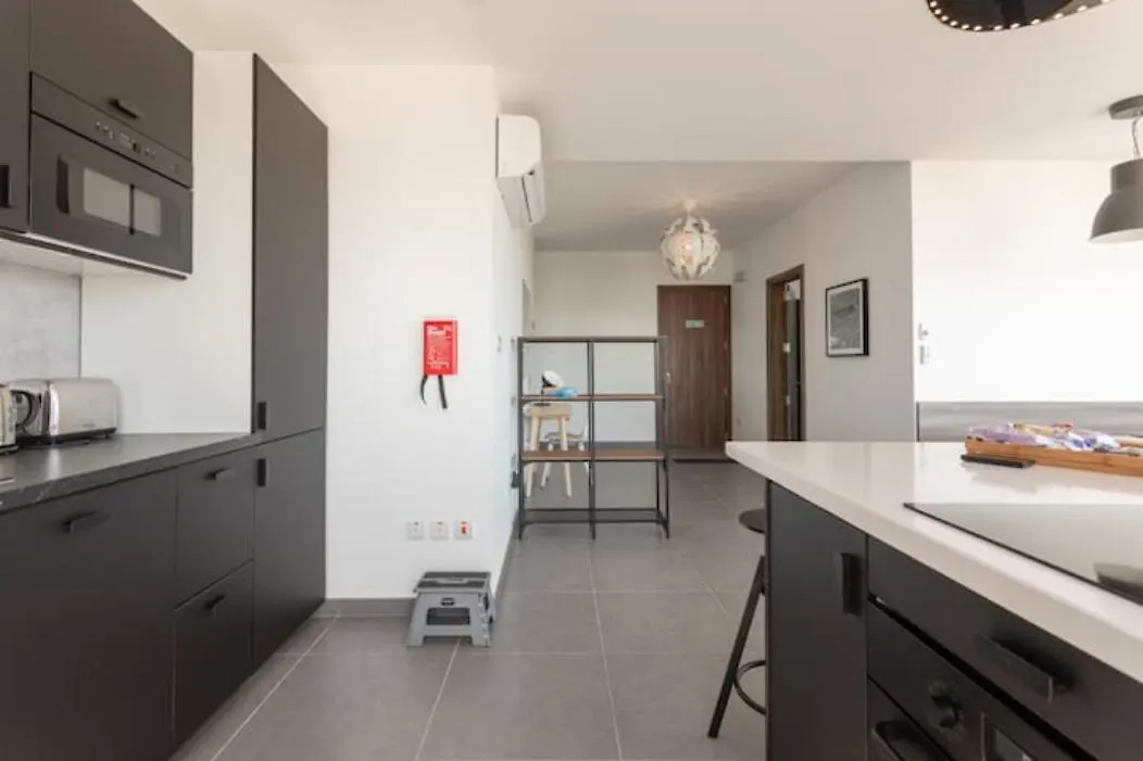 Luxury Central Hilltop Apartment With Great Views Naxxar Malta